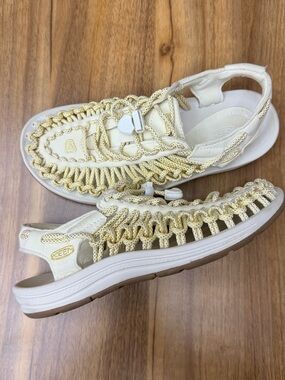 Keen Uneek Strappy Sandals Women’s Size 5.5 Gold Birch Waterfront